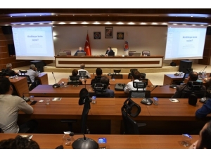 Saü’lü Dekan, Makü’de Akreditasyon Çalışmalarına Yönelik Toplantıya Katıldı