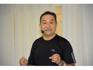 Ünlü Dr. Feridun Kunak Dursunbey’de Sağlıklı Yaşamın İpuçlarını Verdi