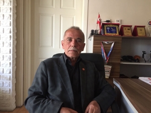 Muhtardan Gençlere Jest