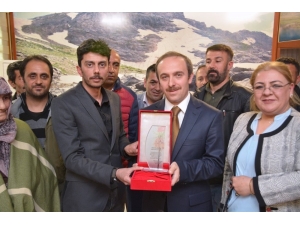 Başkan Epcim’e Hizmet Plaketi