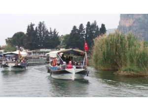 Öğrencilerden Dalyan Kanalı Ve İztuzu Plajı’nda Çevre Temizliği