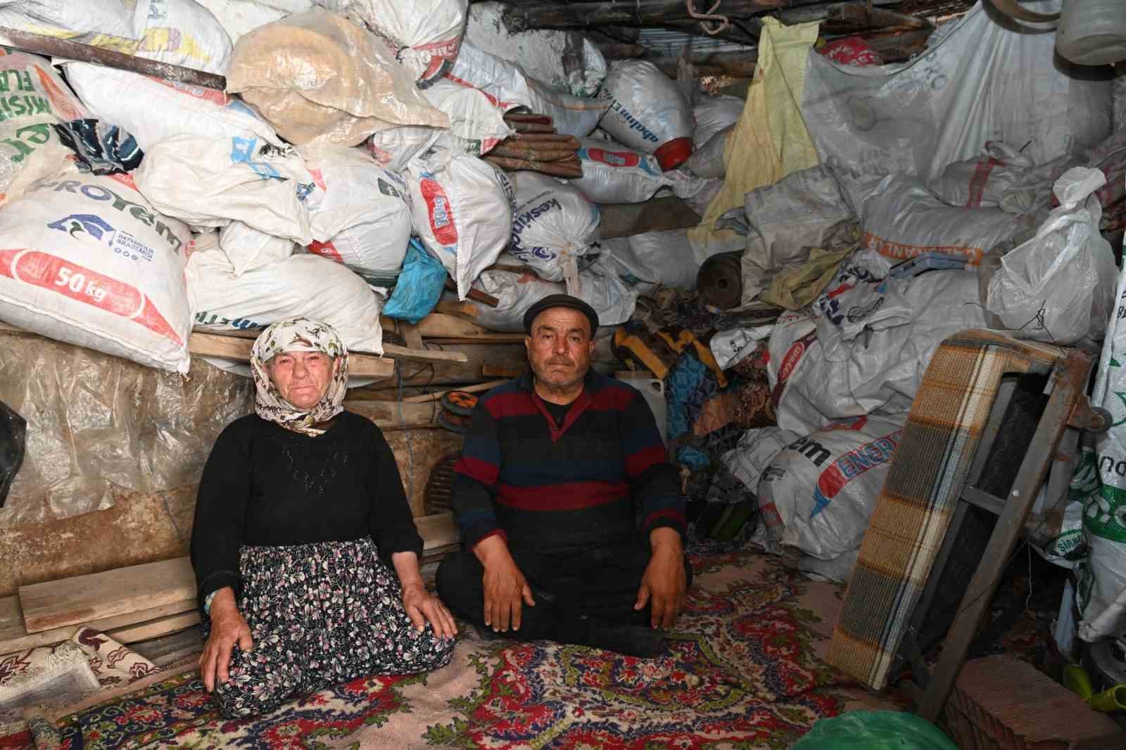 yanginda-yuvalarini-kaybeden-yasli-cifte-yardim-eli