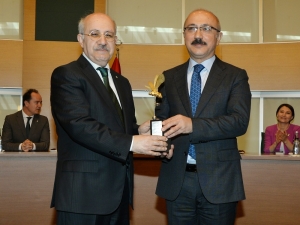 Bakan Elvan: "Üniversitelerimizin Ülkemizin Gelişmesinde Çok Önemli Bir Rolü Olduğunu Düşünüyorum"