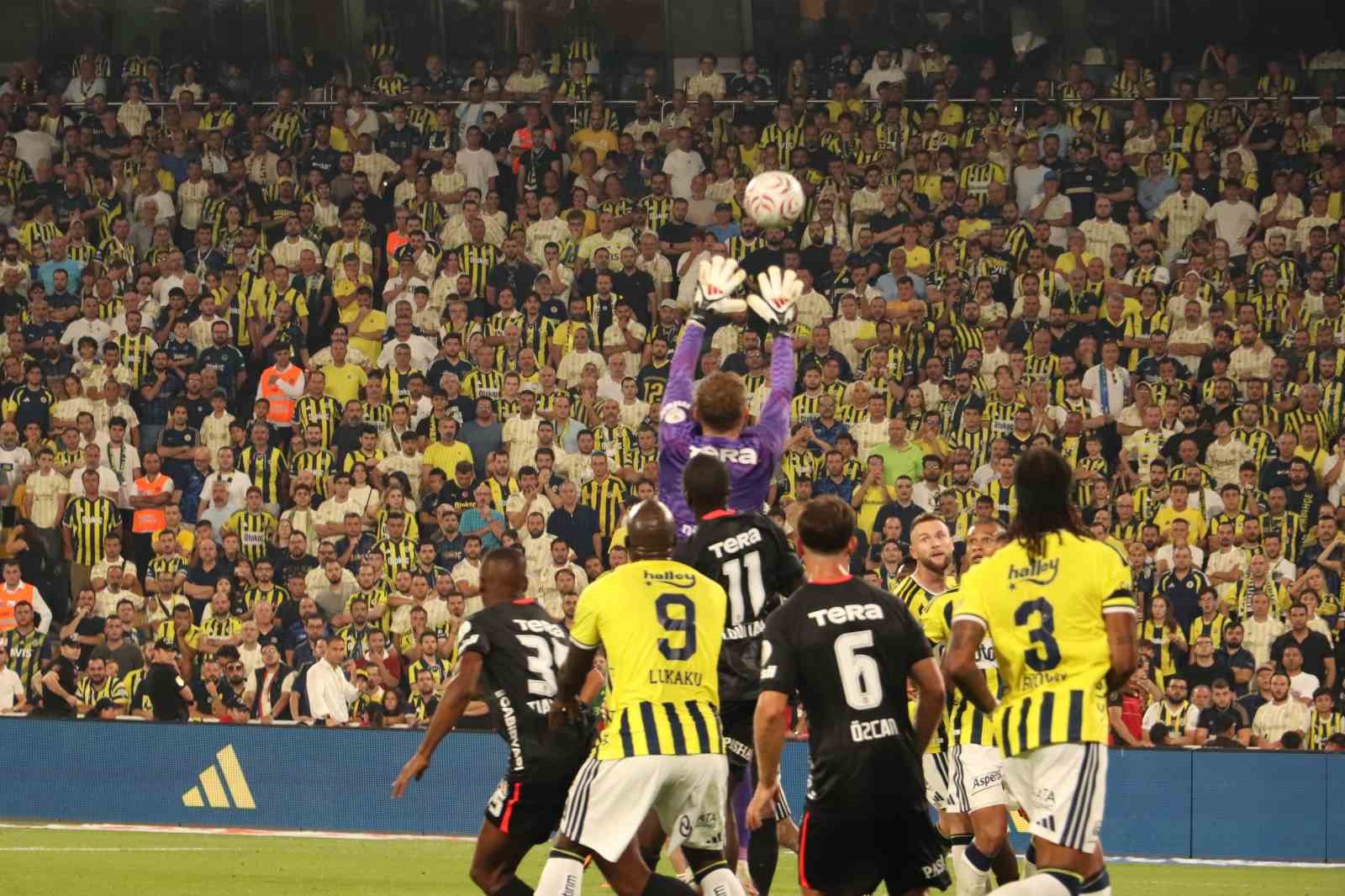 fenerbahce-4-haftada-2-yenilgisini-aldi