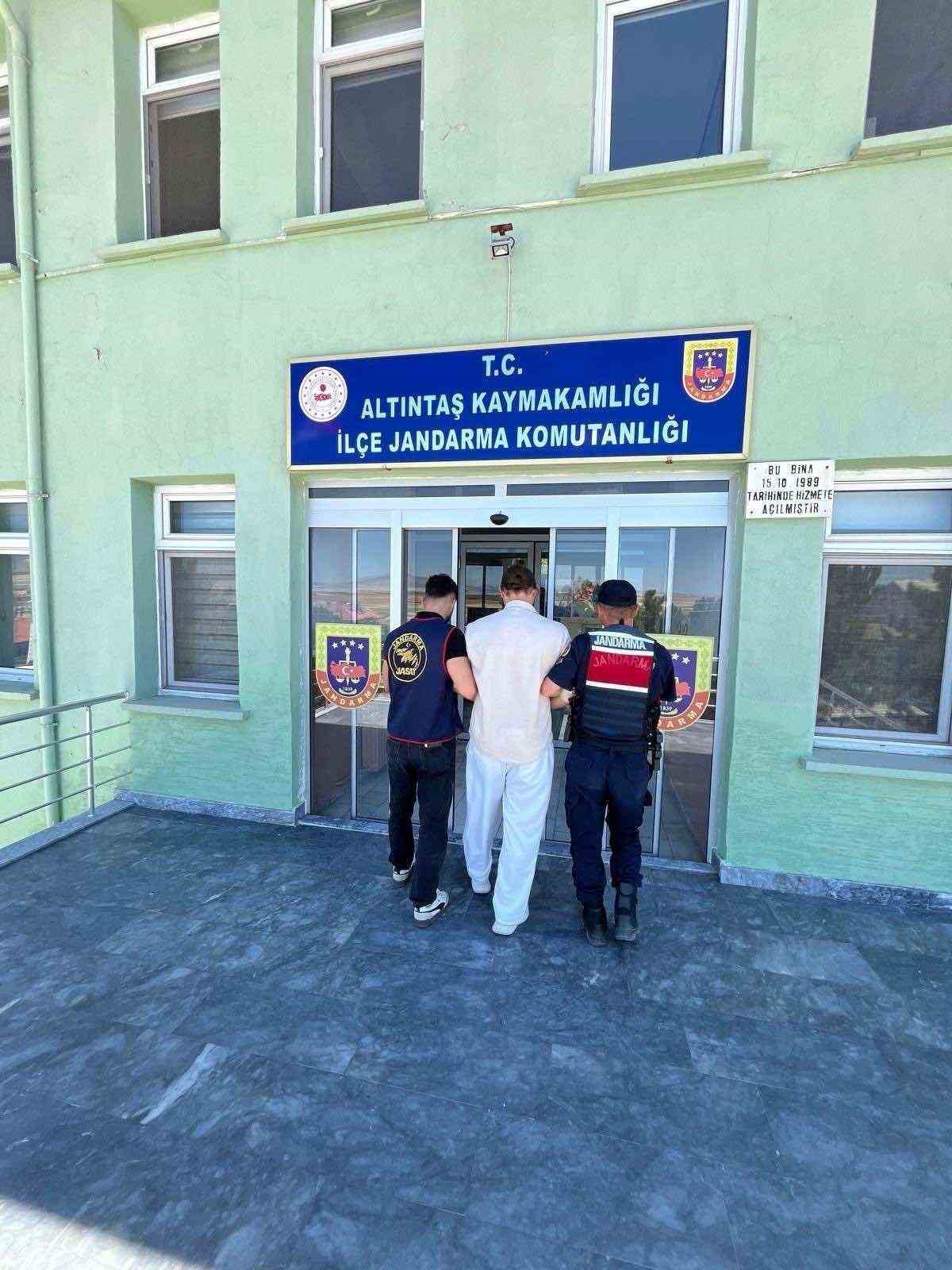 kutahya-da-10-yil-hapis-cezasiyla-aranan-hukumlu-yakalandi