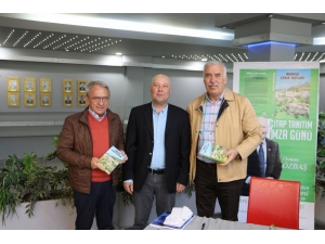 Manisalı Yazarın İmza Günü