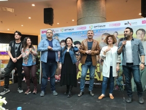 ’Cici Babam’ın İzmir Galasında Kahkaha Tufanı