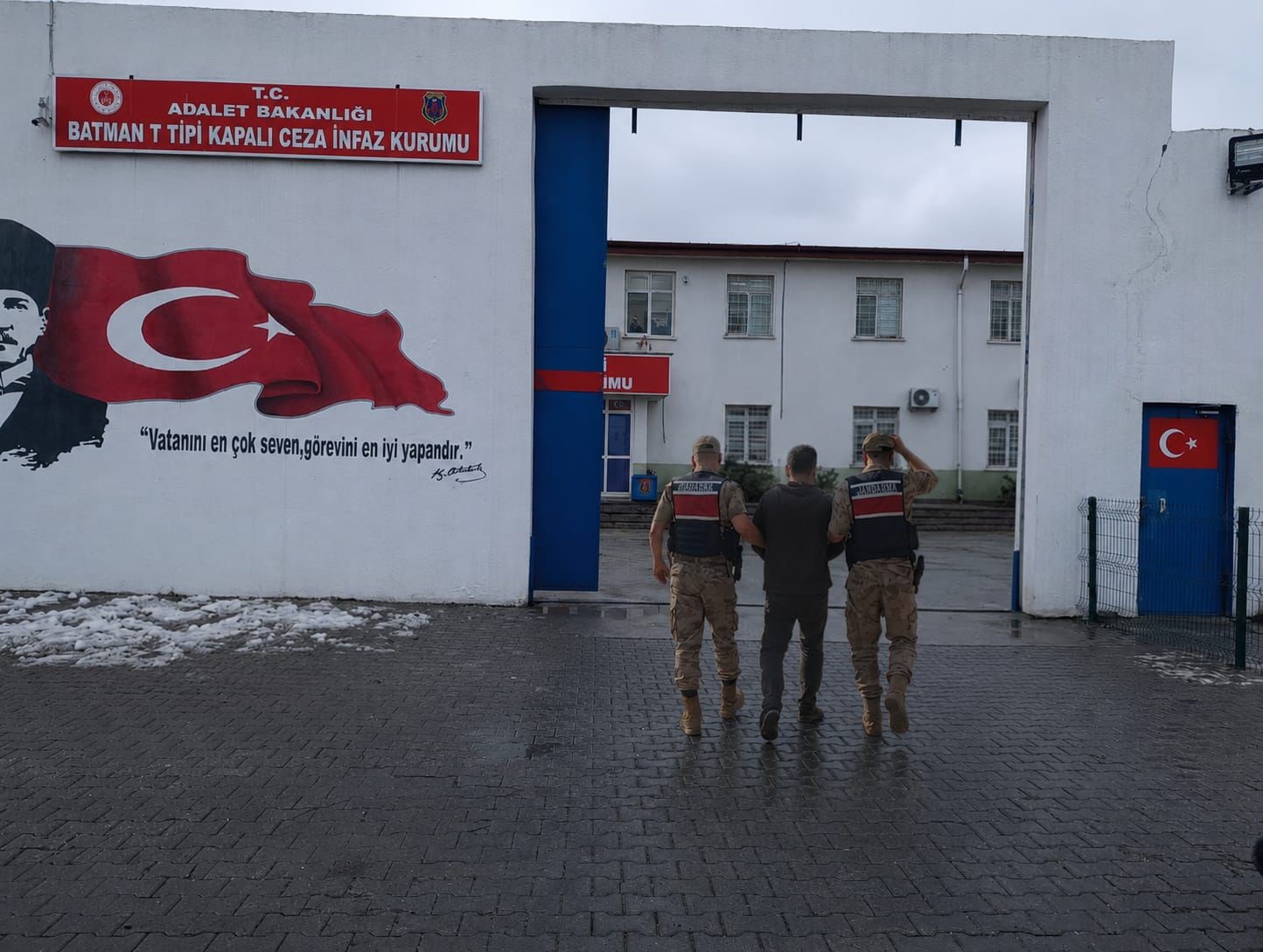 batman-da-jandarmadan-uyusturucu-operasyonu-2-kisi-tutuklandi