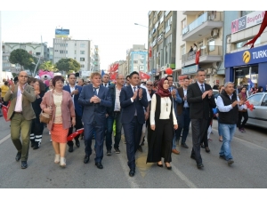 Aliağa’da Çocuk Festivali Şölen Havasında Başladı