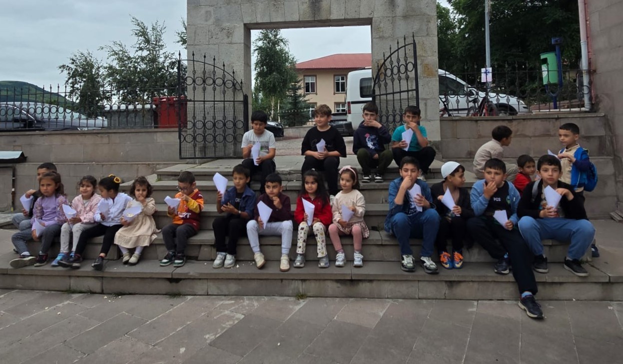 posof-ta-yaz-kur-an-kursu-ogrencilerine-serinleten-ikram
