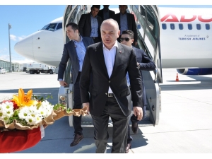 Bakan Özlü: "Bölgesel Bir Güç Ve Küresel Bir Oyuncu Olma İddiasındayız"