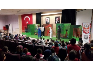 Çocuklar Çamura Hayat Verdi