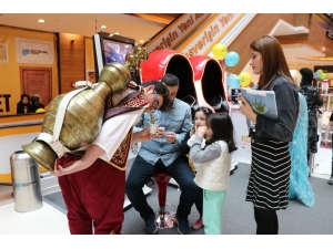 Liseli Öğrenciler Osmanlı Şerbeti Yapıp Vatandaşlara İkram Etti