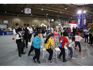 Dünya Çocukları Geleneksel Türk Oyunları İle Eğleniyor