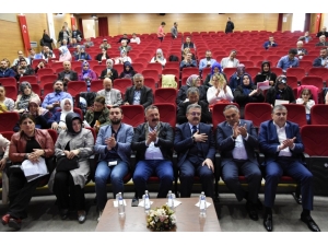 Siyaset Akademisinde İkna Ve Sosyal Medya Eğitimi