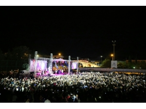 Buray Konseri Büyük İlgi Gördü