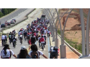 Uşak’ta 23 Nisan Bisiklet Şenliği Düzenlendi