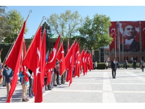 Vilayet Meydanında 23 Nisan Töreni Gerçekleşti