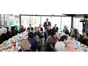 Başkan Karaosmanoğlu, Dünya Birincisi Öğrencilerle Buluştu