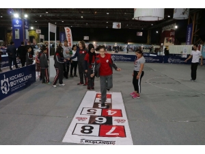 23 Nisan Çocuk Festivali’nde 90’ların Oyunları Oynandı