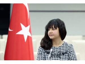 Şehit Kızı Milli Savunma Bakanlığı Koltuğuna Oturdu