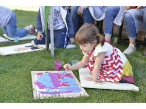 Minik Yüreklerden 23 Nisan’a Özel Resim Sergisi