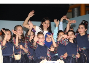 23 Nisan Etkinliklerinde İşitme Engelliler İçin Konser Verdiler