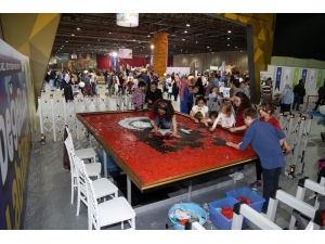 20 Bin Mozaikten Oluşan Türk Bayrağını 1920 Çocuk Tamamladı