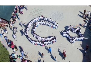 Öğrenciler Ay-yıldız Kareografi Oluşturdu