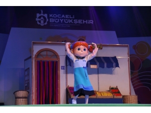 Elif’in Düşleri Müzikali Çocukları Eğlendirdi