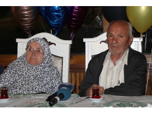 77’lik Dededen Eşine 60. Yıl Evlilik Yıl Dönümü Sürprizi
