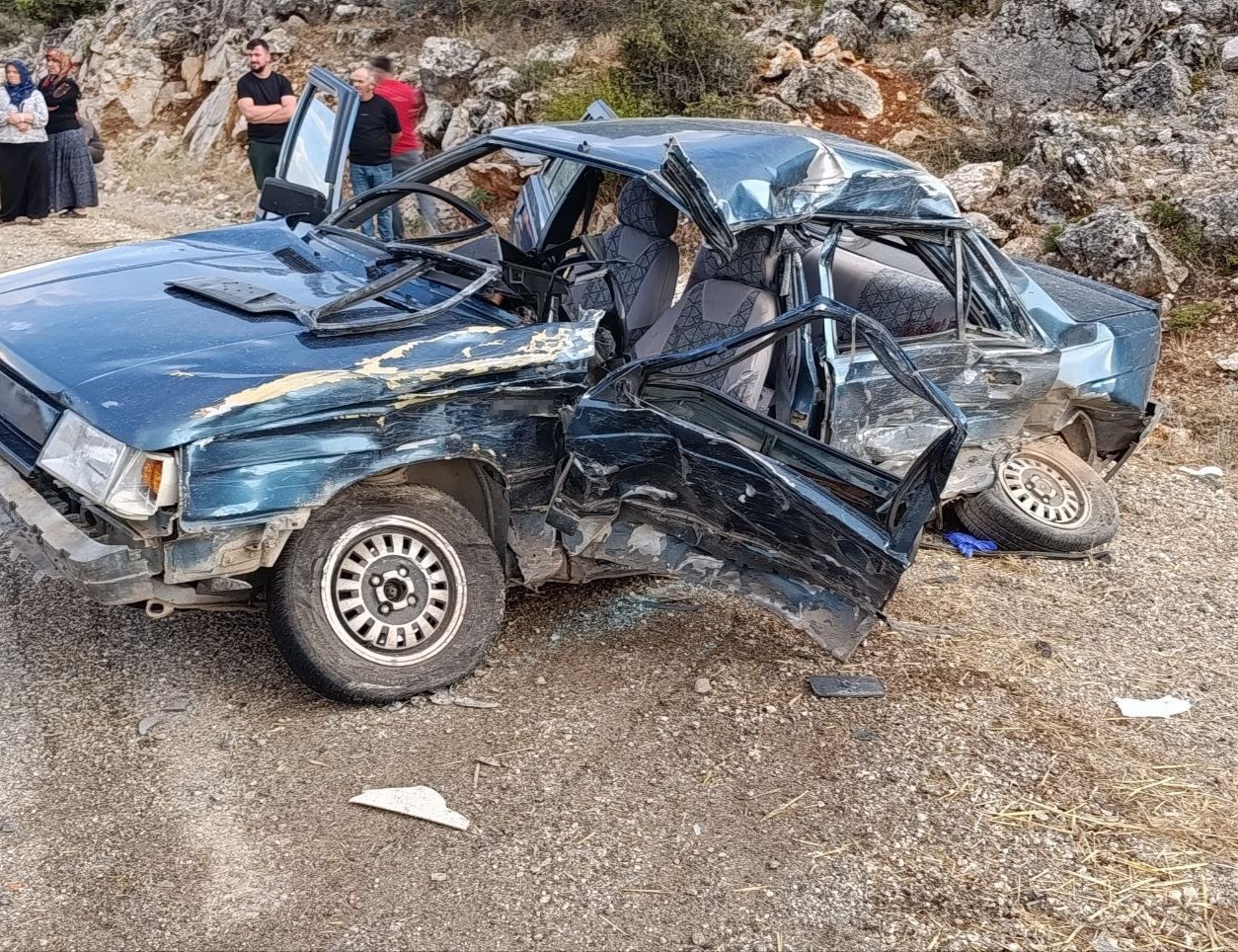 konya-da-tirla-otomobil-carpisti-1-olu-3-yarali
