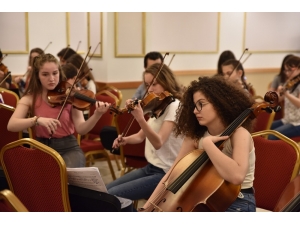 Çocuk Senfoni Orkestrası Tiran’da