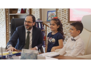 Başkan Ayaz, Koltuğunu Çocuklara Bıraktı