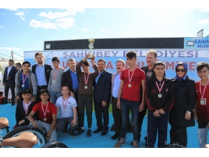 Şahinbey Belediyesi’nin Uçurtmaları Gökyüzünü Renklendirdi