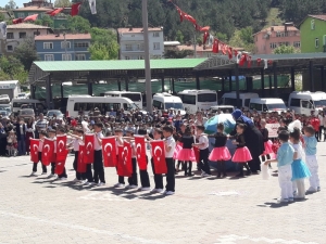 Saphane’den Dünya Çocuklarına Barış Mesajı