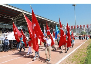 Körfez’de 23 Nisan Coşkusu Stada Sığmadı