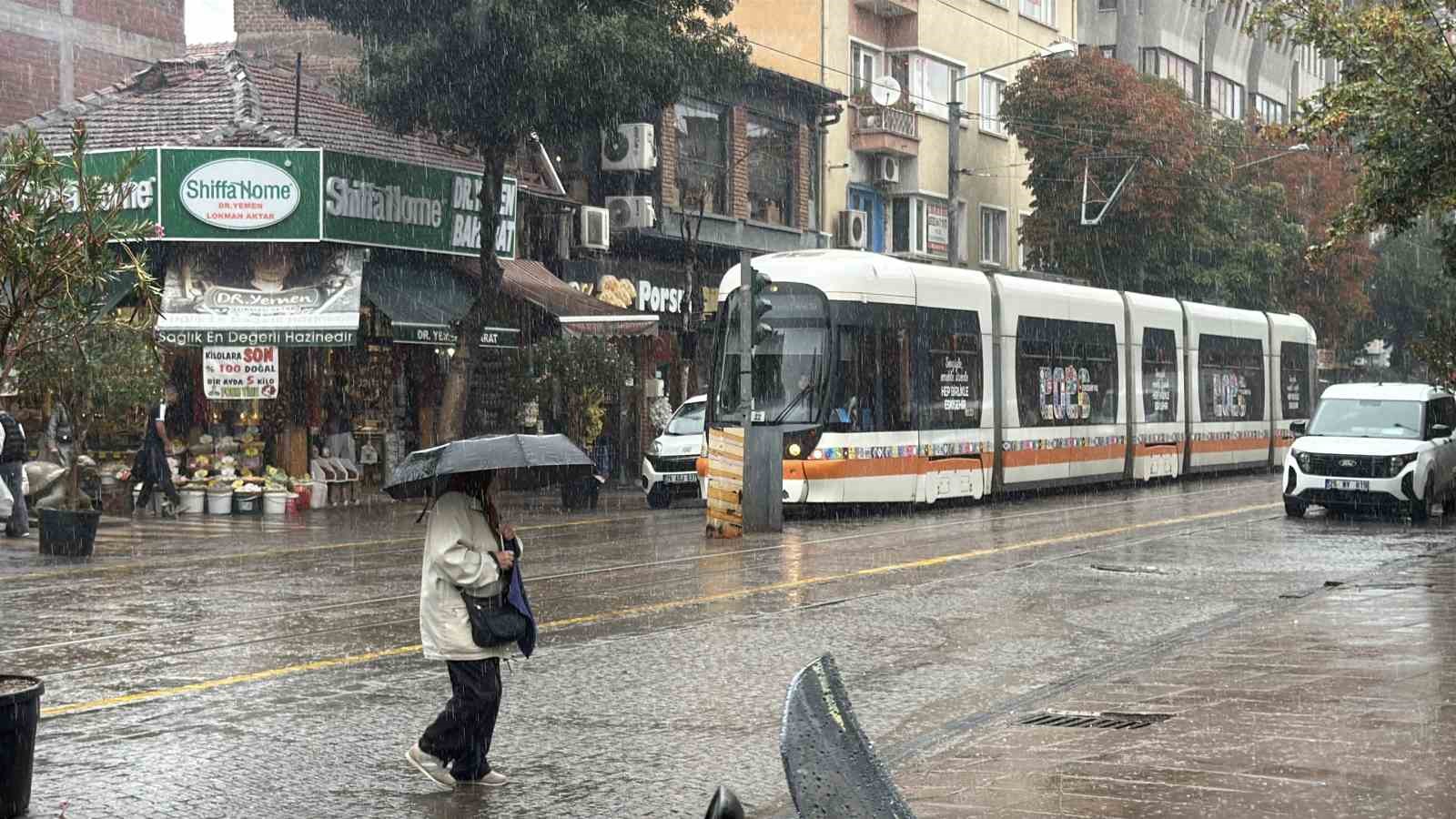 eskisehir-de-meteoroloji-uyari-yapti-saganak-yagis-basladi