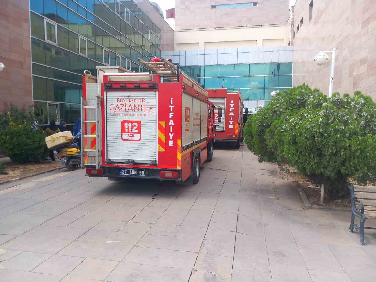 gaziantep-te-hastanenin-bodrum-katinda-korkutan-yangin