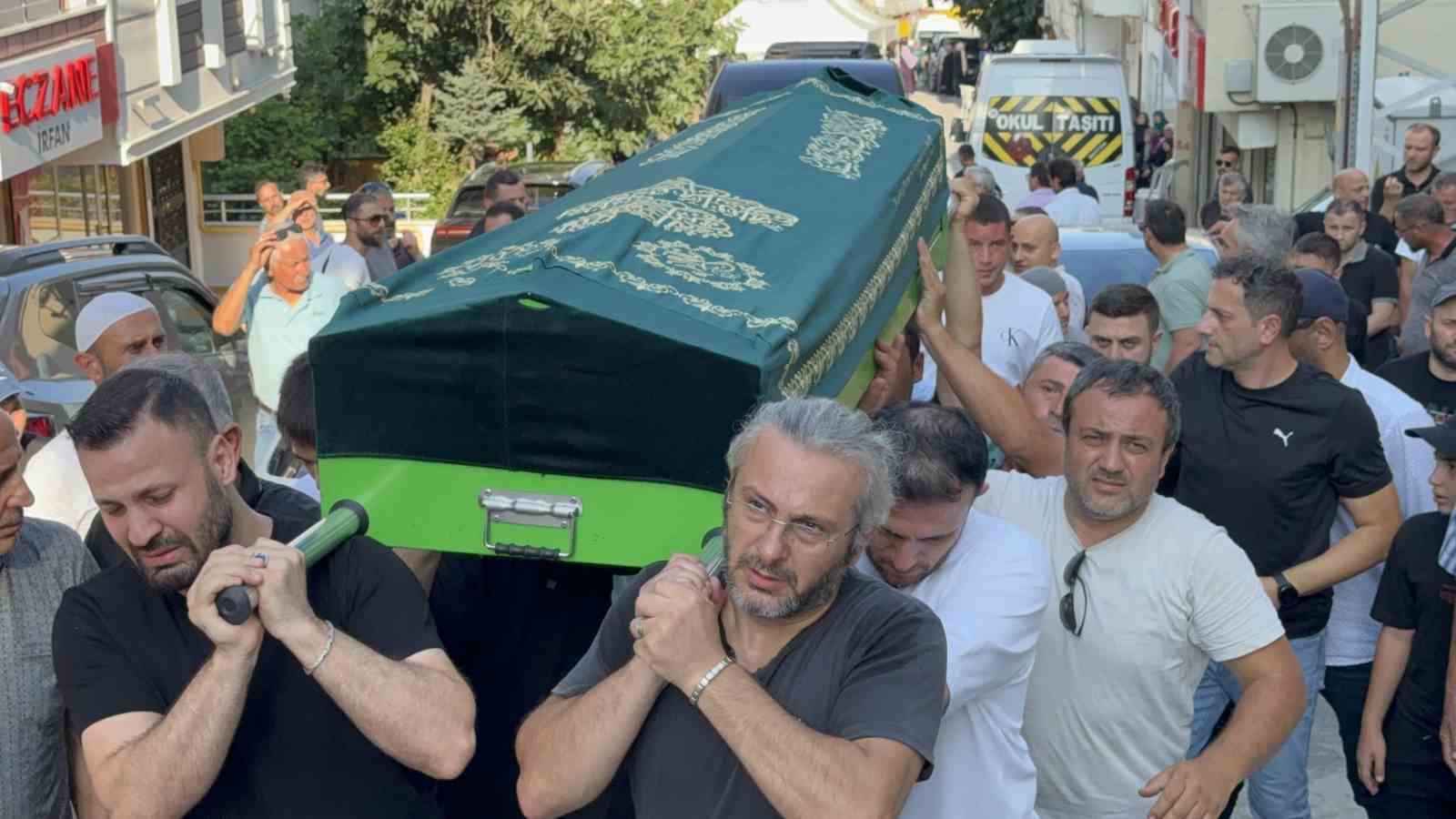 denizde-esinin-yegenini-kurtarmak-isterken-bogulan-eniste-topraga-verildi