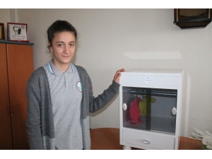 Arkadaşının Babasını Dinledi Renk Seçip, Konuşan Dolap Yaptı