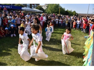 Salihli’de Çocuk Şenliği Yapıldı