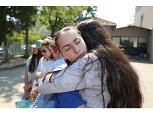 Dünya Çocukları Gözyaşlarıyla Uğurlandı
