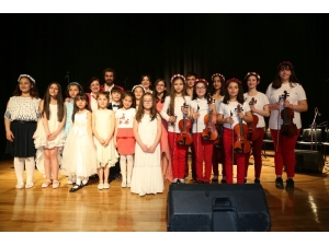 Çocuklardan 23 Nisan Konseri