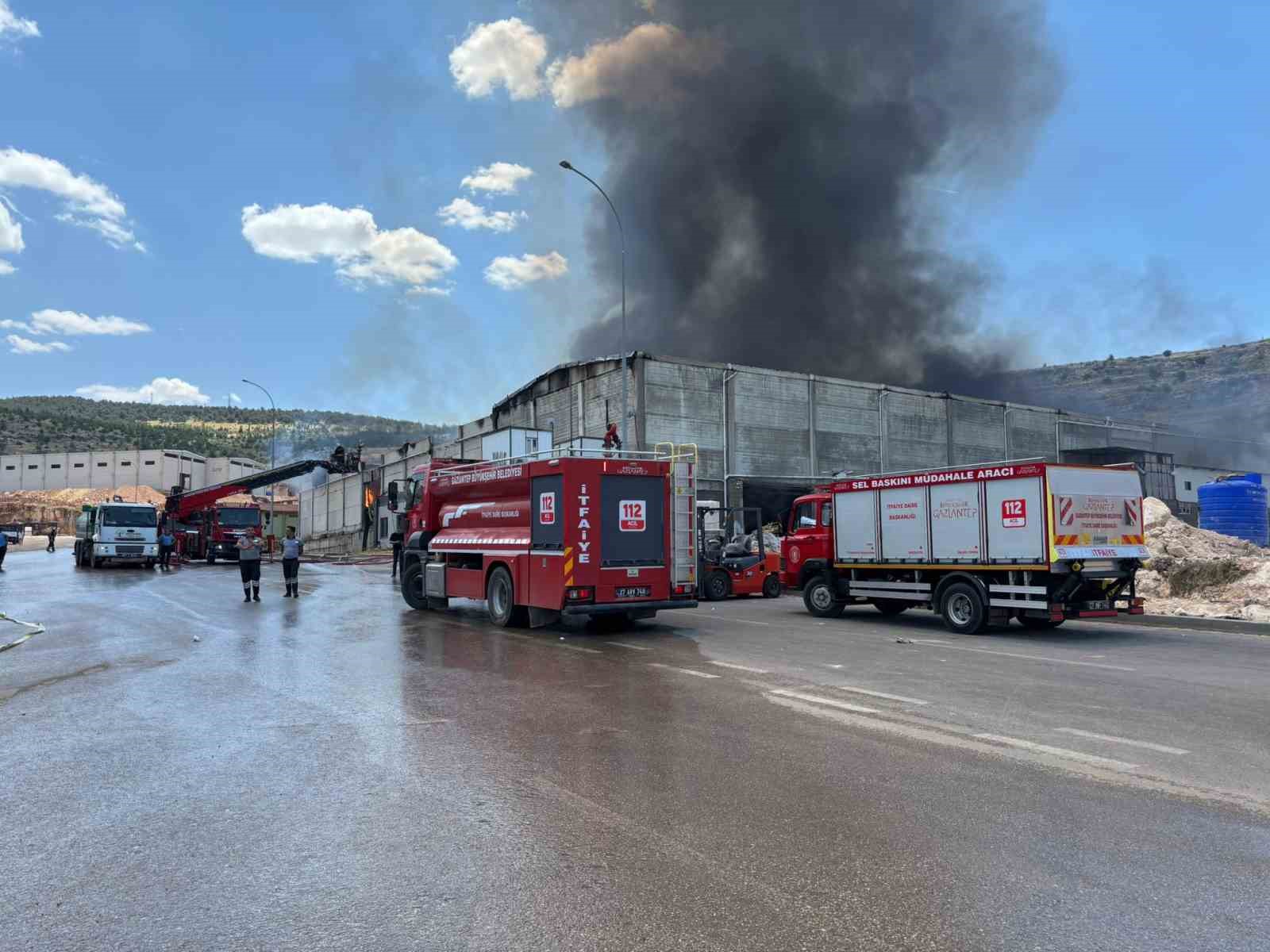 gaziantep-te-fabrika-yangini-kontrol-altina-alindi