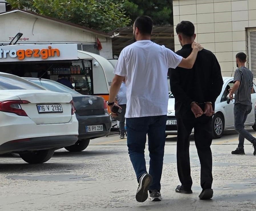 50-kilometre-kacan-aractan-20-bin-adet-uyusturucu-hap-cikti