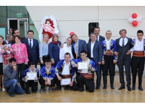 Engellerini Sanat İle Kaldırdılar