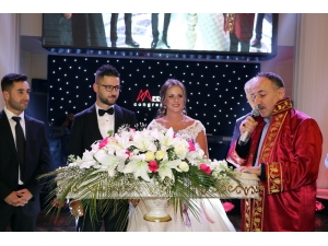 Hollandalı Gelinden Üç Çocuk Sözü