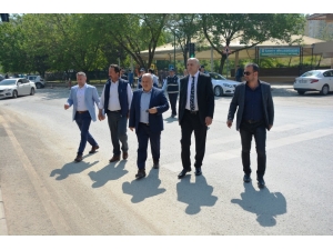 İzmit Belediyesi’nin Mahalle Gezileri Sürüyor