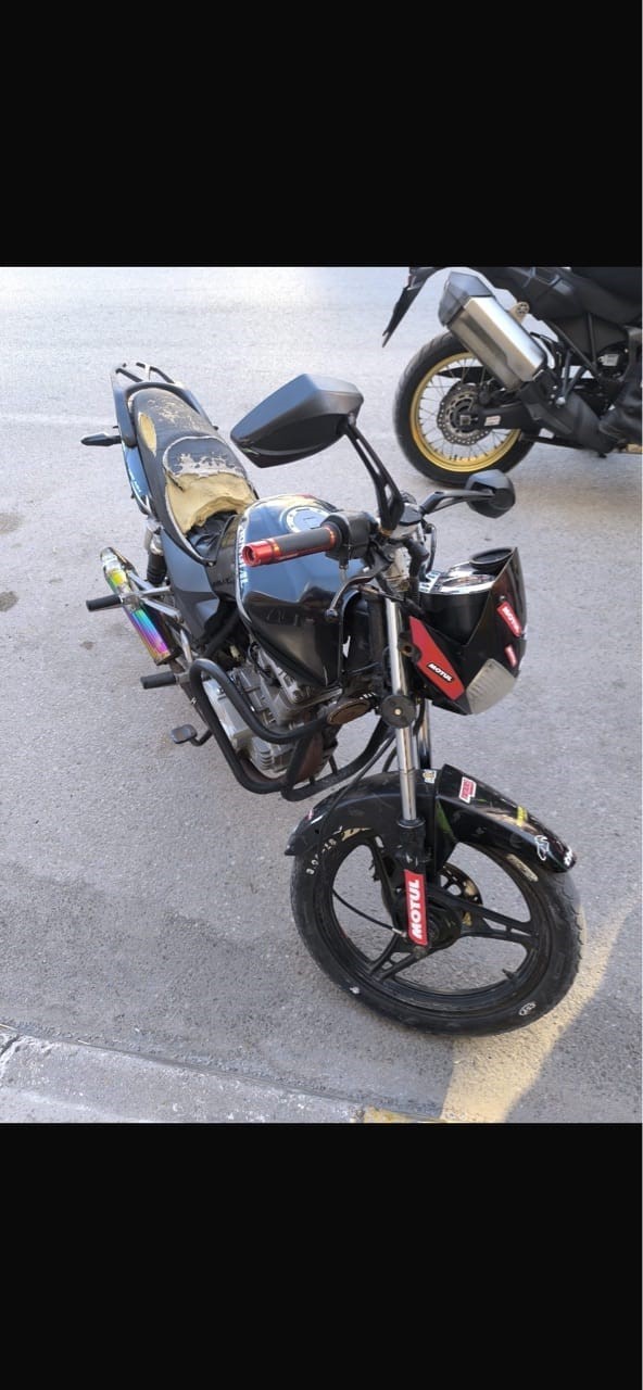 plakasiz-motosikletle-yola-cikan-ehliyetsiz-surucuye-105-bin-lira-ceza